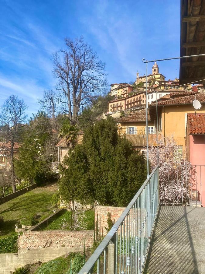 Da Emi - La Casetta In Piazza Monforte dʼAlba Buitenkant foto