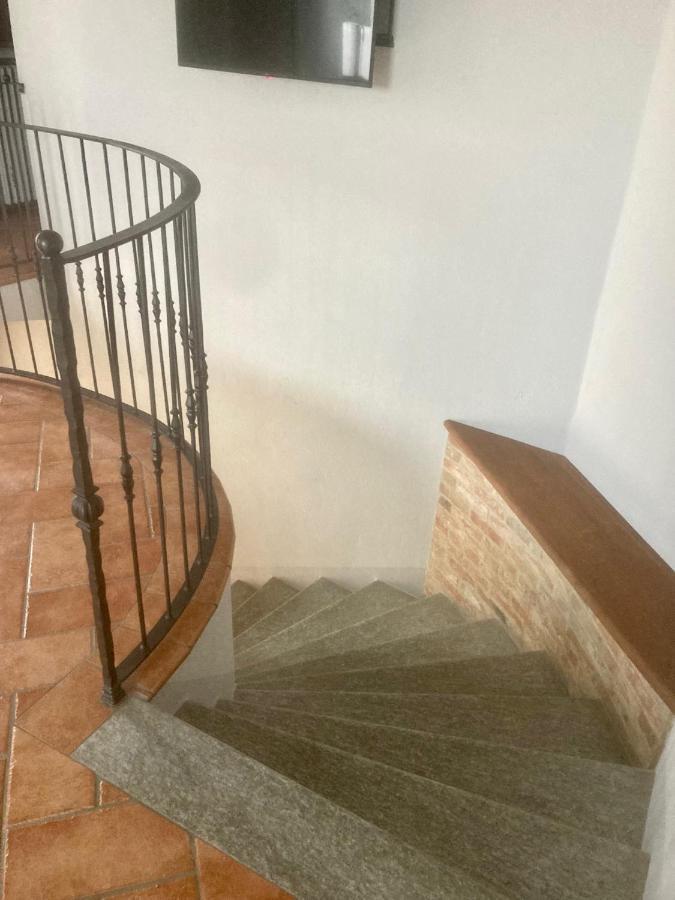 Da Emi - La Casetta In Piazza Monforte dʼAlba Buitenkant foto