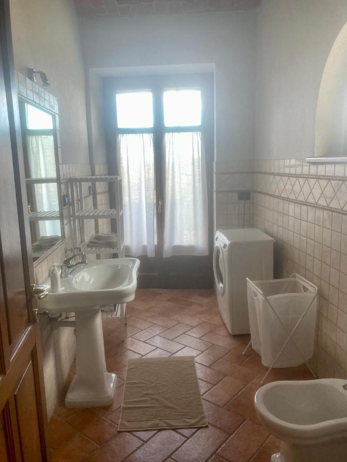 Da Emi - La Casetta In Piazza Monforte dʼAlba Buitenkant foto